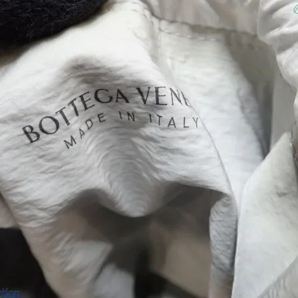 Bottega Veneta Leather Shell Bag - Picture 10 of 11